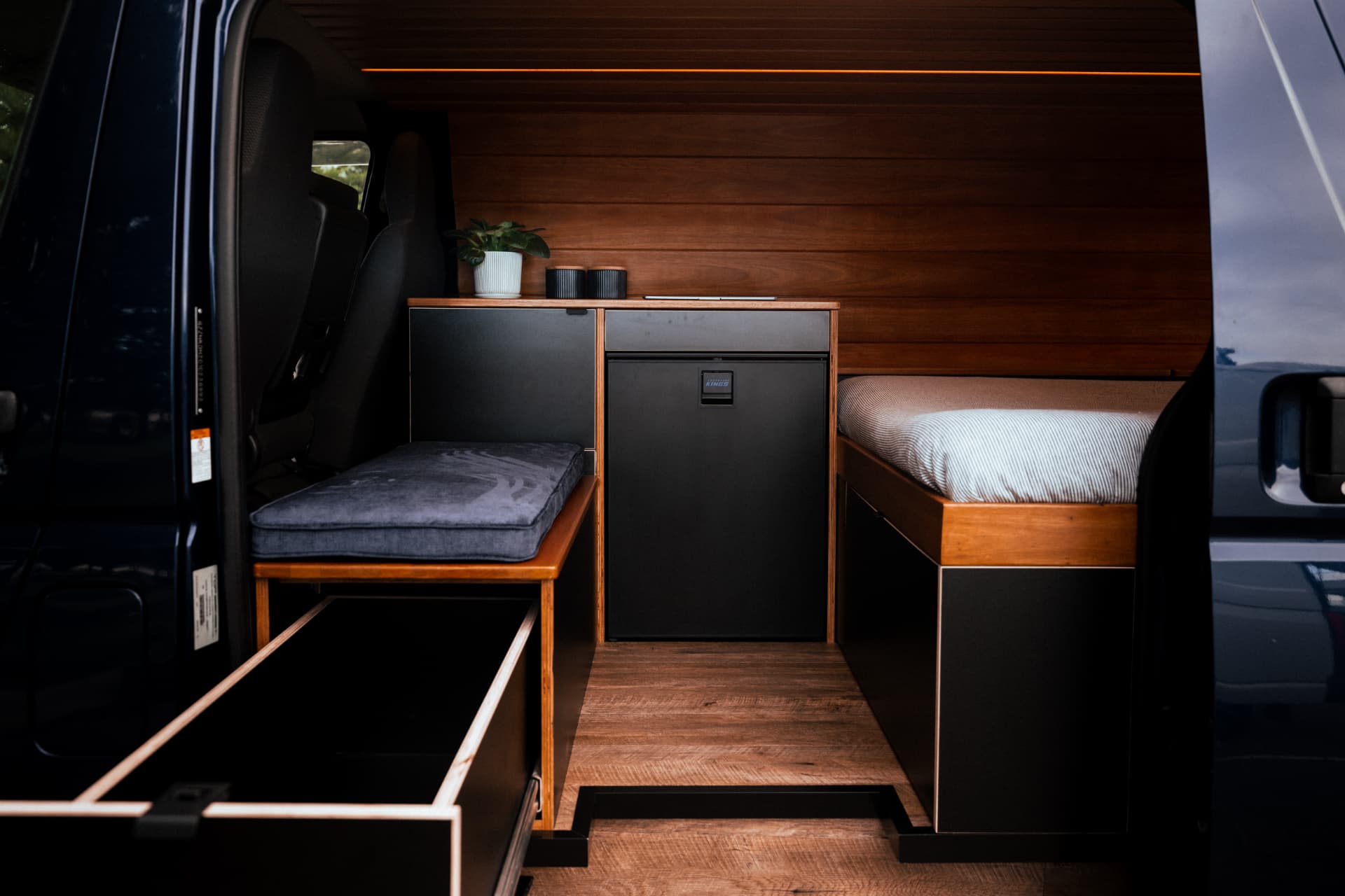 Hiace 200 Series — Full layout with drawer out