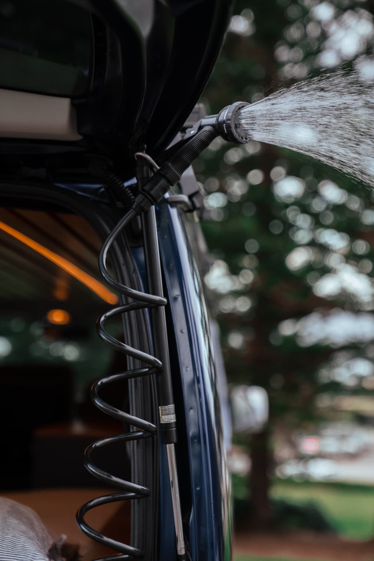 Hiace 200 Series — Coiled hose and shower detail