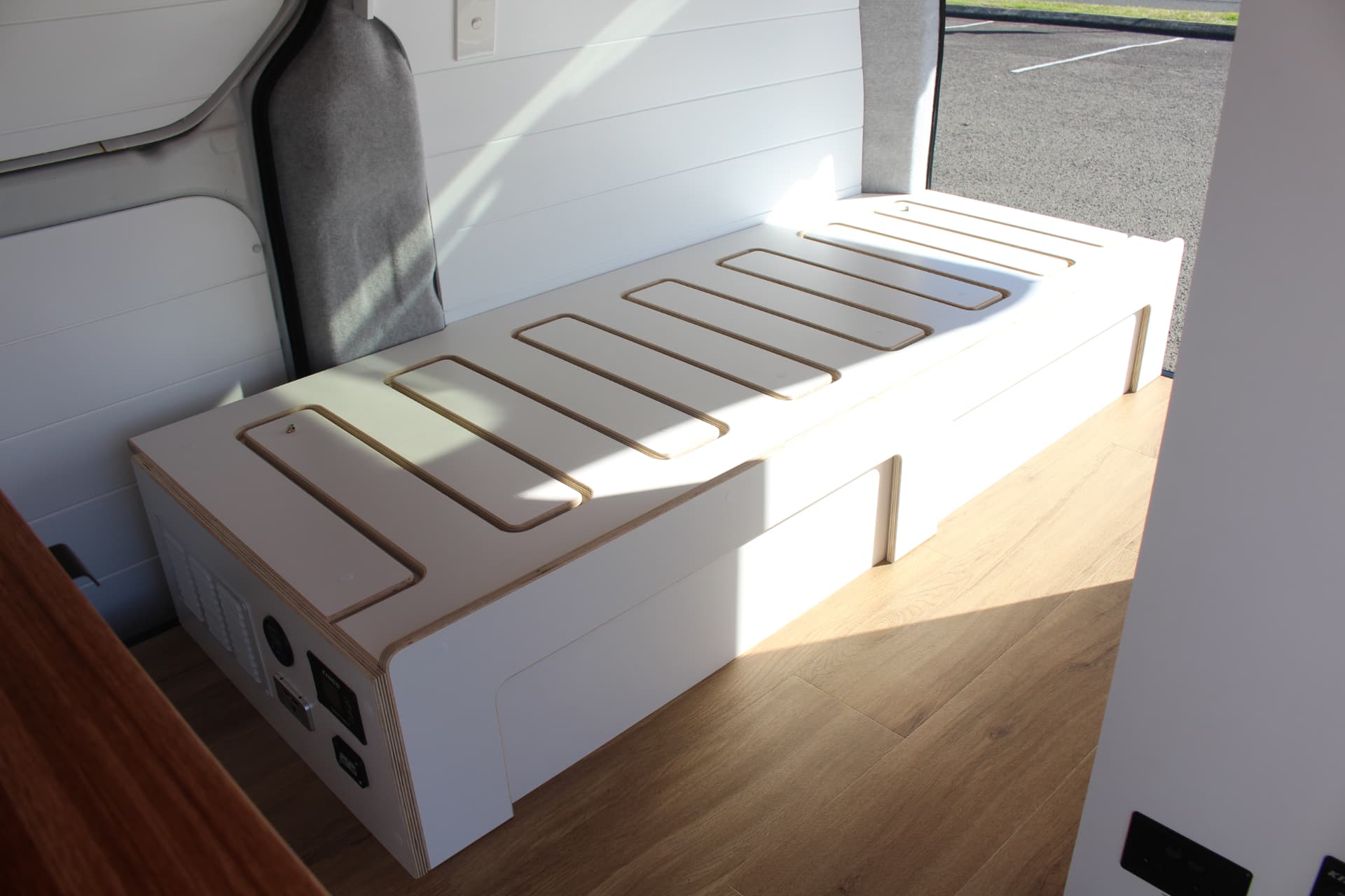 iLoad Camper — Bed platform and control panel