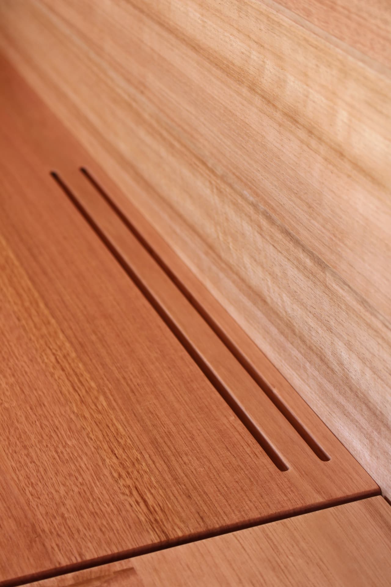 Hiace 200 Series Weekender — Routed finger-pull detail in the hardwood lid