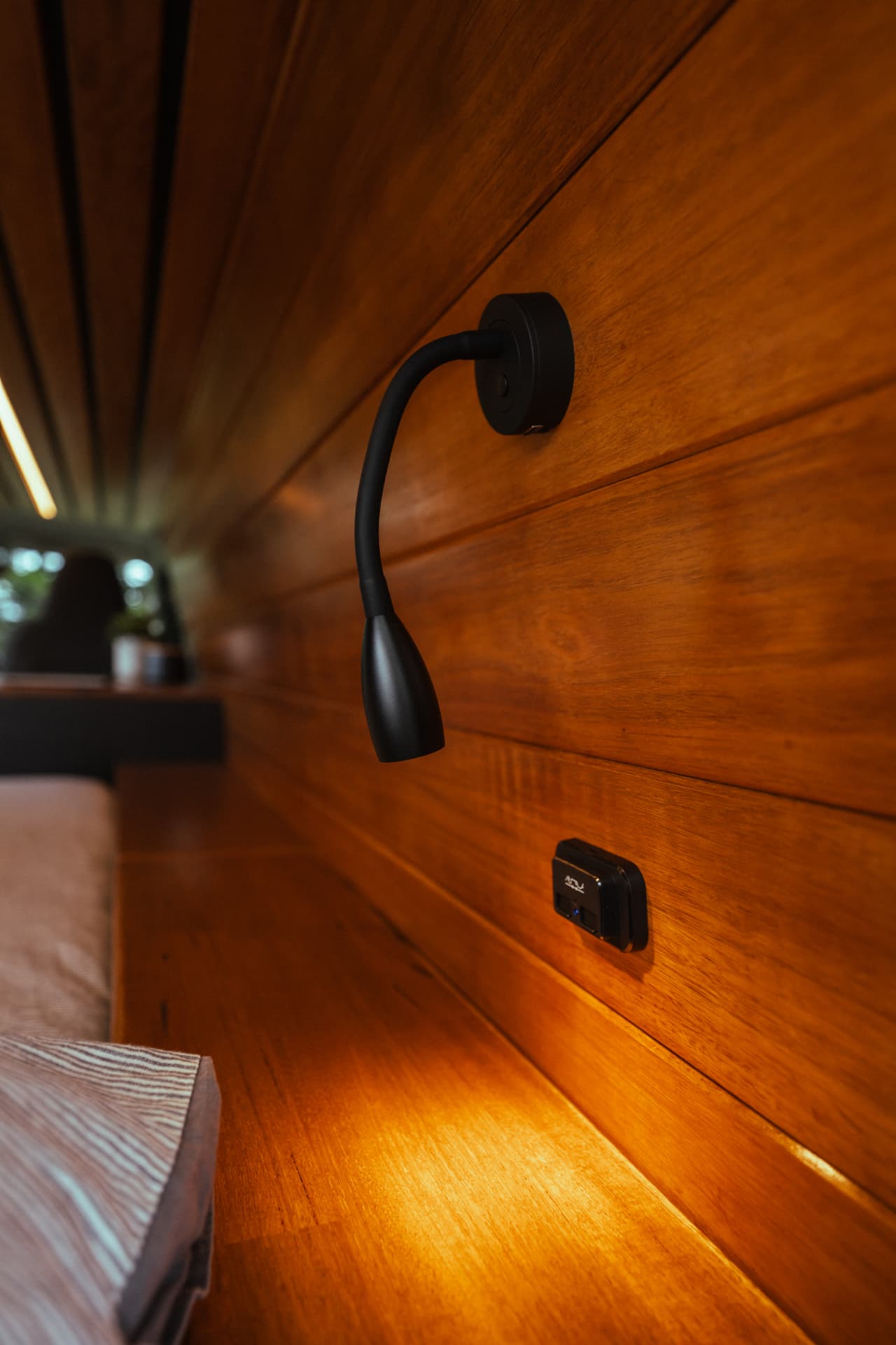 Hiace 200 Series — Reading light and USB point